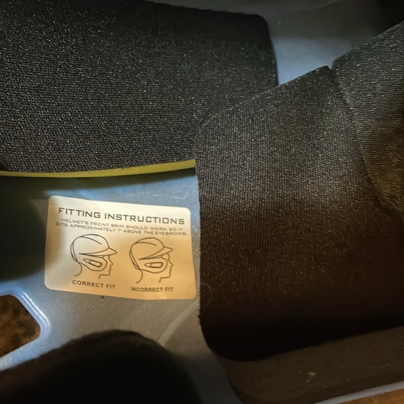 Boombah batting helmet with mask & chin strap - Picture 8 of 8